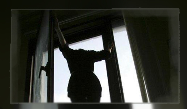Boukhalf  Une jeune fille se jette  du 3ème  étage