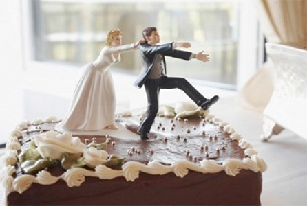 Tanja Balia: Deux jeunes époux fuient la fête de leur mariage