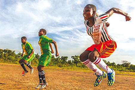 « Championnes »: le football pour faire progresser l’égalité filles-garçons en Afrique
