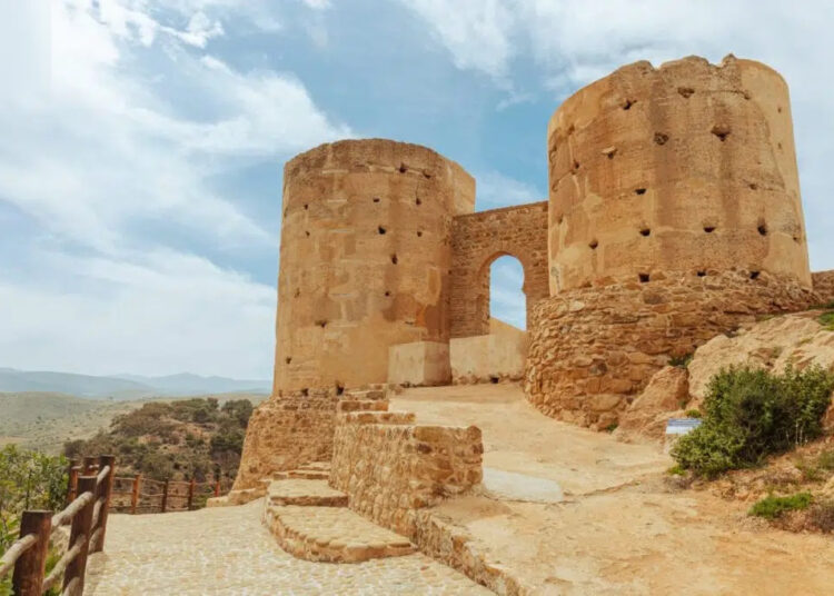 Al Hoceima Les U.S.A restaurent la Forteresse Torres Al Kalaa