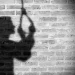 Suicide par pendaison dans des circonstances mystérieuses.