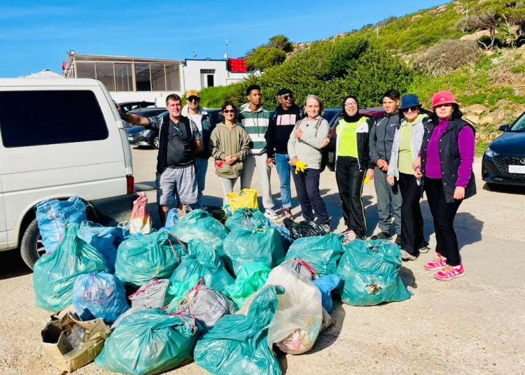 Nettoyage de plages, action bénévole par les citoyens