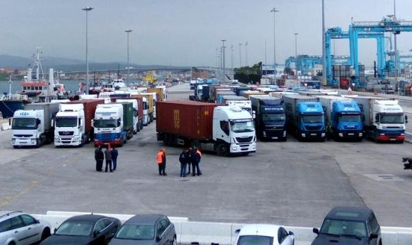 Licenciement du représentant du ministère de Transports à cause des retards d’embarquement des camions de transport international
